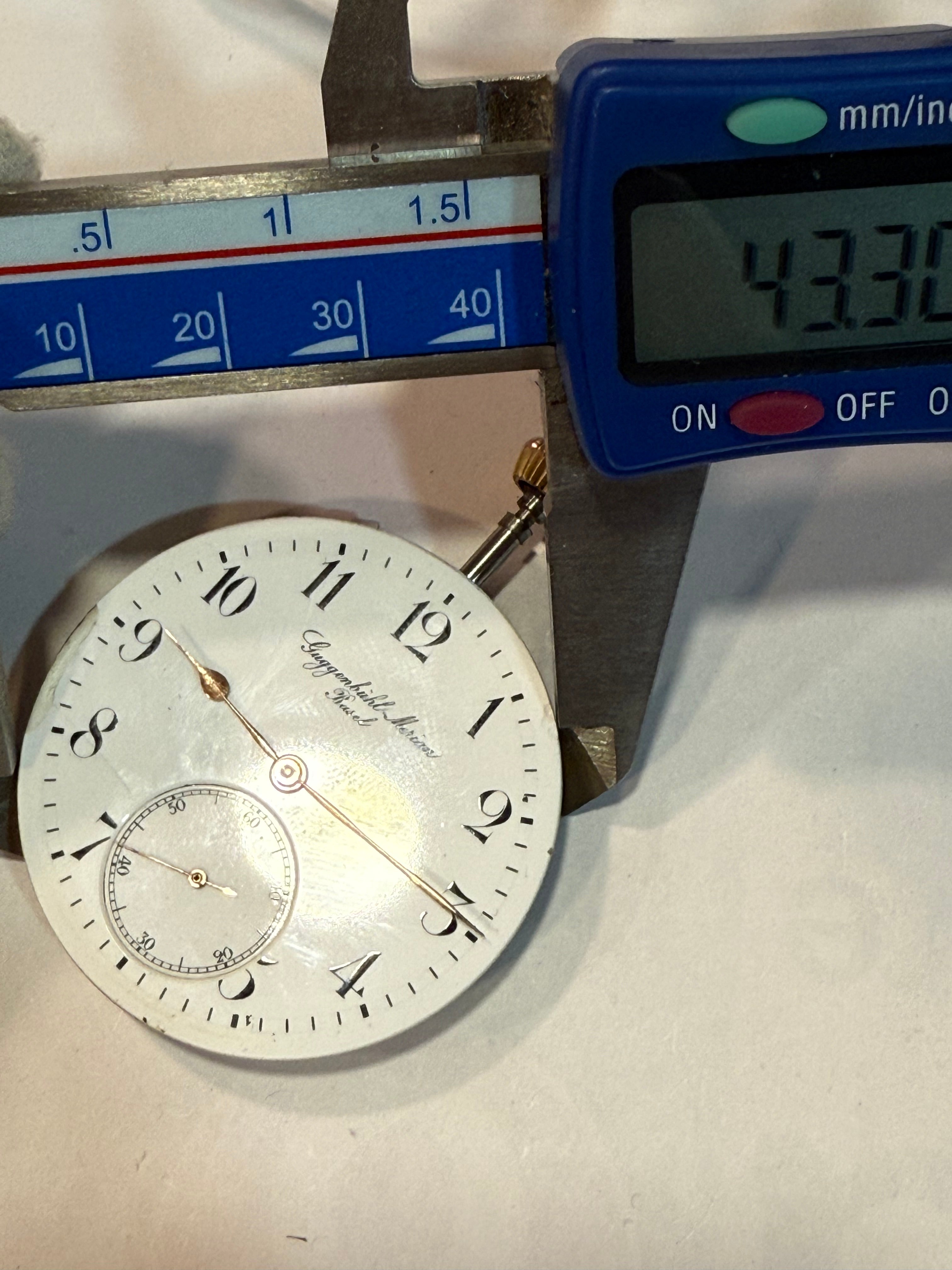 ✔ IWC Pocket Watch Movement – Serial 403945 (c.1915–1920)
Fully serviced – perfect working condition
Original IWC 18k gold crown included