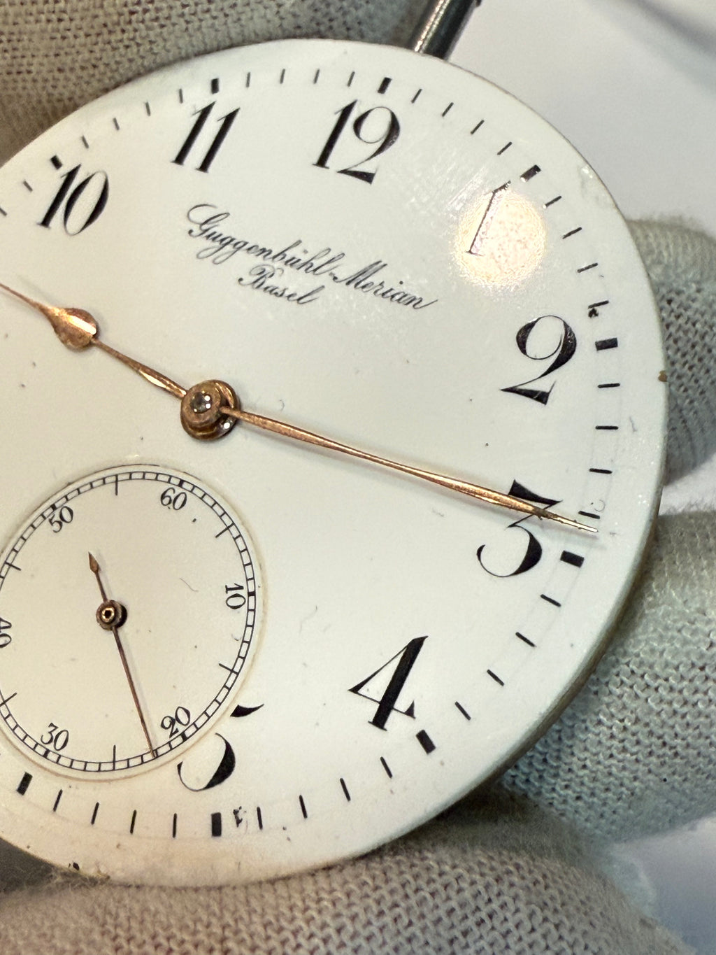 ✔ IWC Pocket Watch Movement – Serial 403945 (c.1915–1920)
Fully serviced – perfect working condition
Original IWC 18k gold crown included