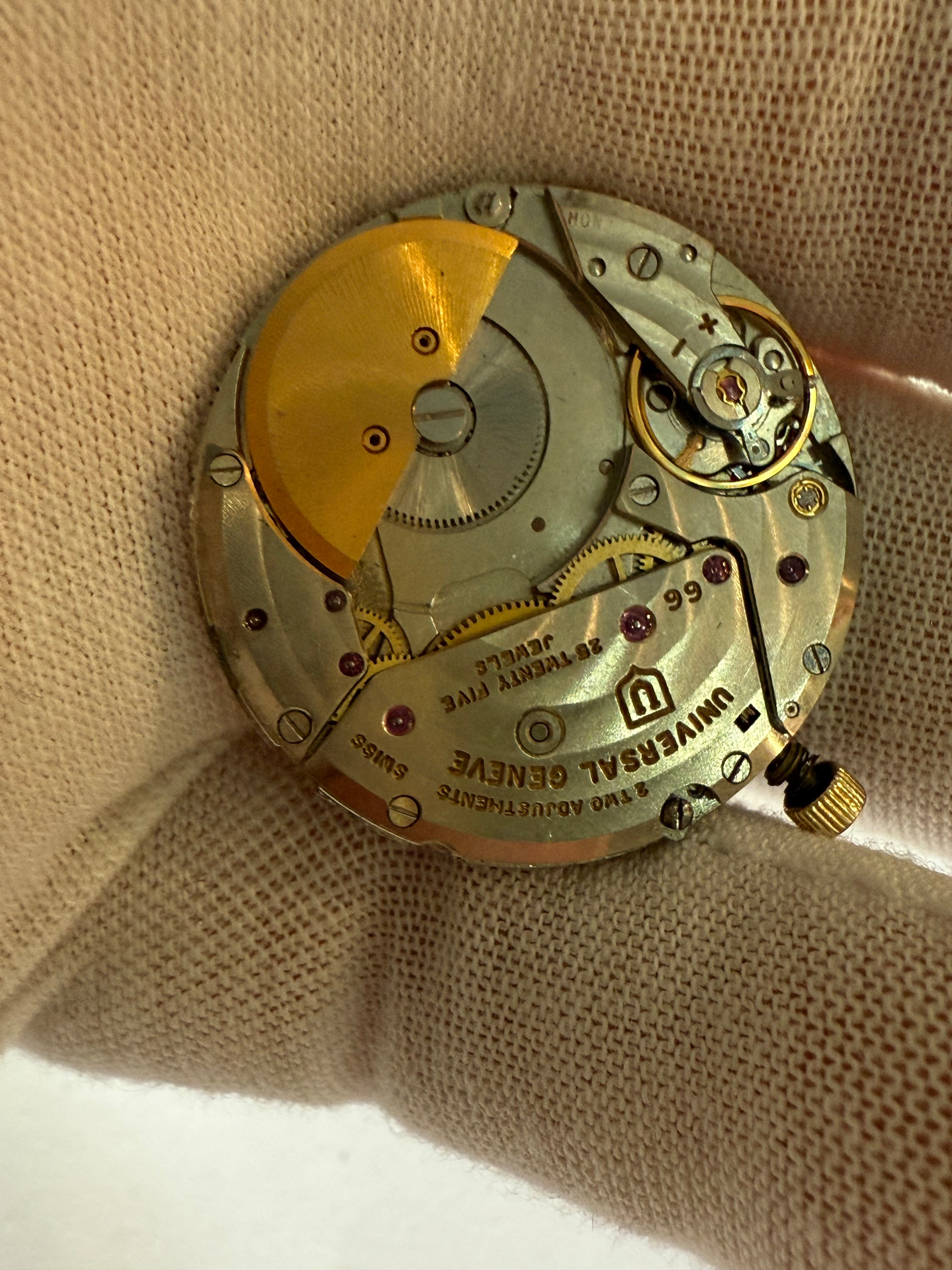 Universal Genève Microtor – Cal. 66.Runs perfect • Fully serviced • 25 jewels • Swiss Made Original 18k UG crown • Original hands • Micro-rotor automaticAll parts authentic • Excellent condition