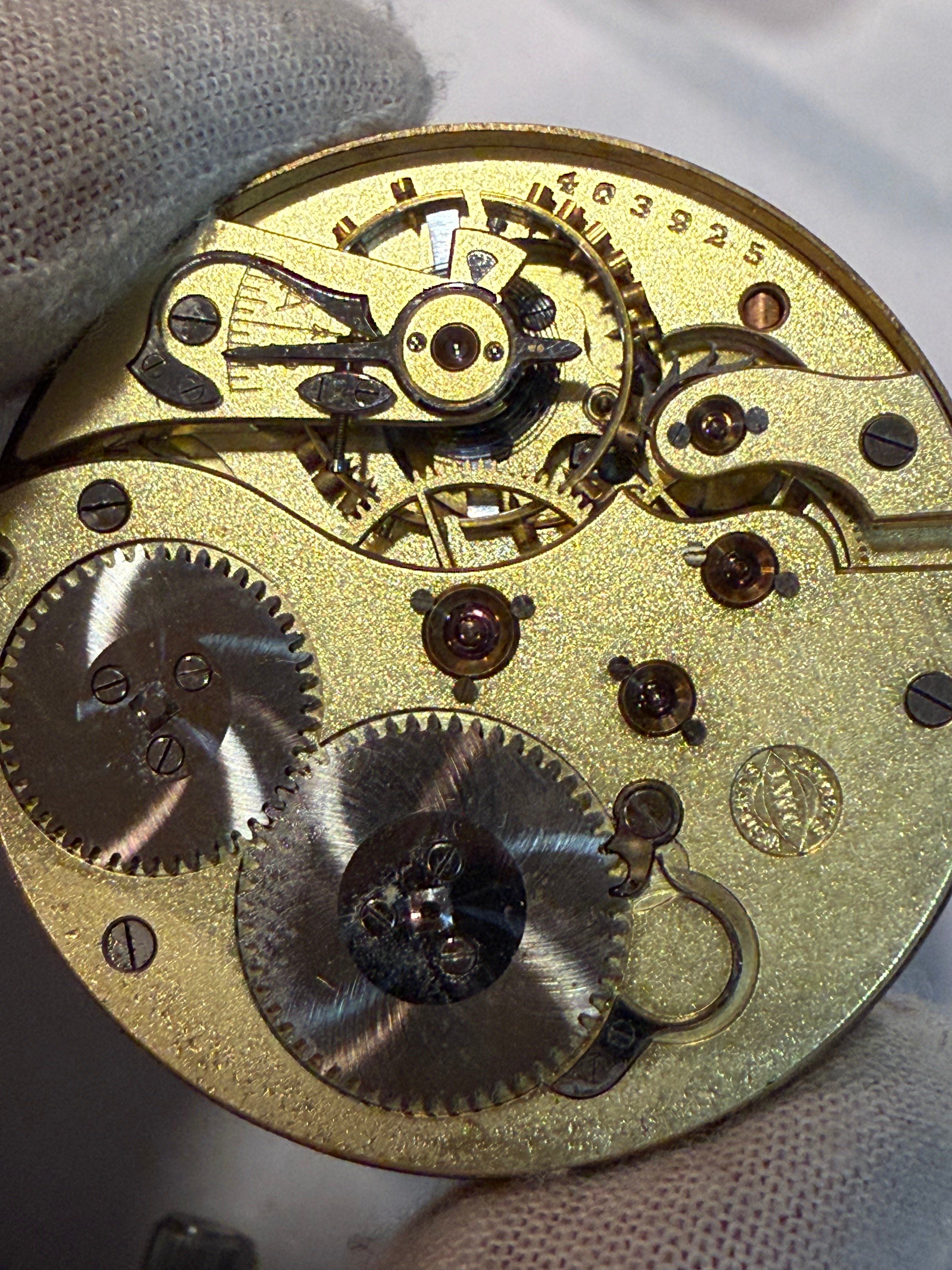 ✔ IWC Pocket Watch Movement – Serial 403945 (c.1915–1920)
Fully serviced – perfect working condition
Original IWC 18k gold crown included