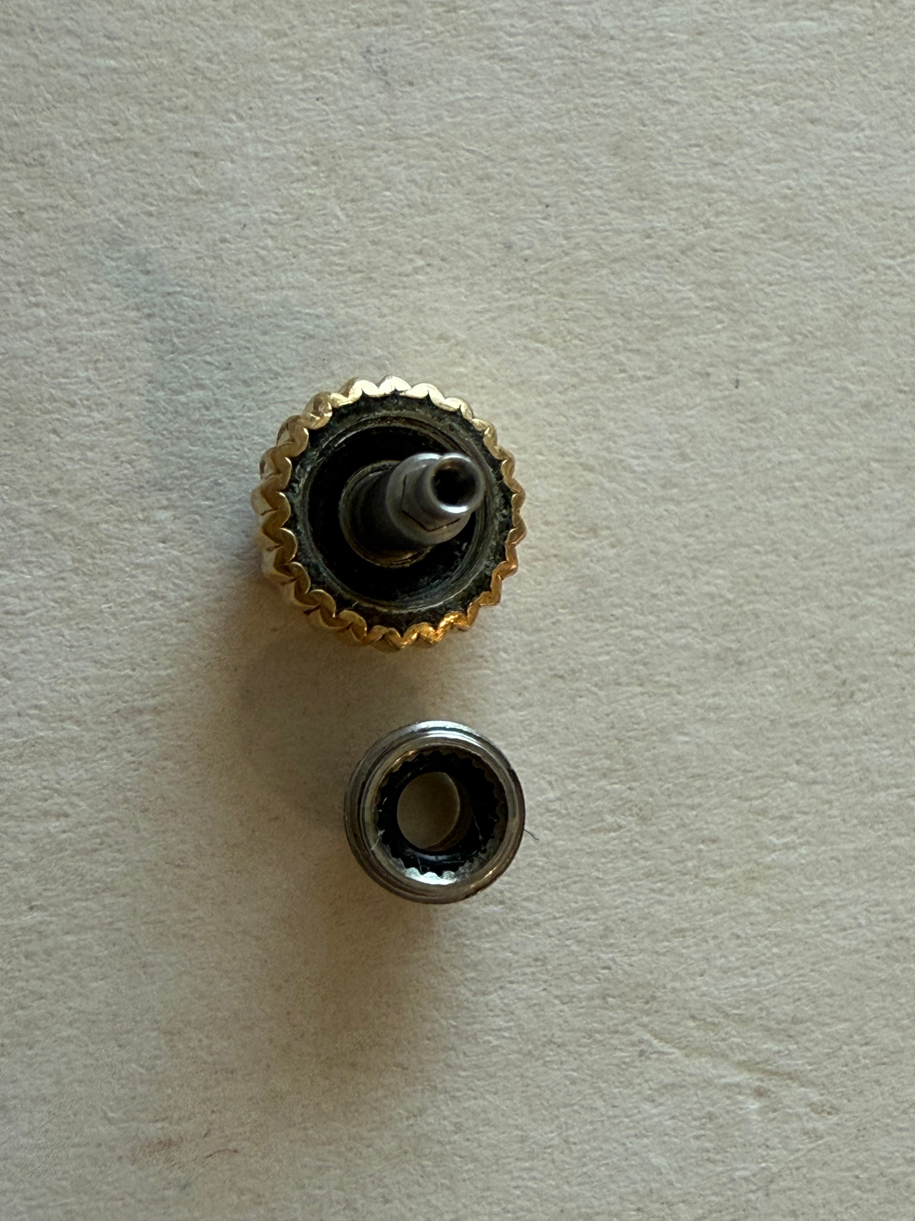 For Part. Rolex Crown for Datejust 16233 (18k Gold)From the photos, this appears to be a Rolex crown for a Datejust ref. 16233 in 18k yellow gold, or a high-quality replacement compatible with that model. Below is a clear breakdown.