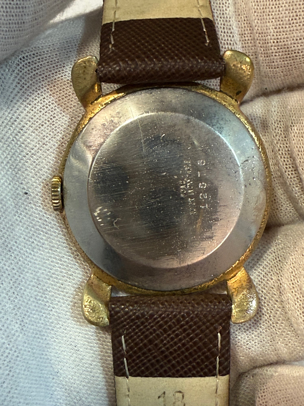 Victor Vintage Swiss Watch – 15 Rubis, Mechanical Hand-Wound, 33mm