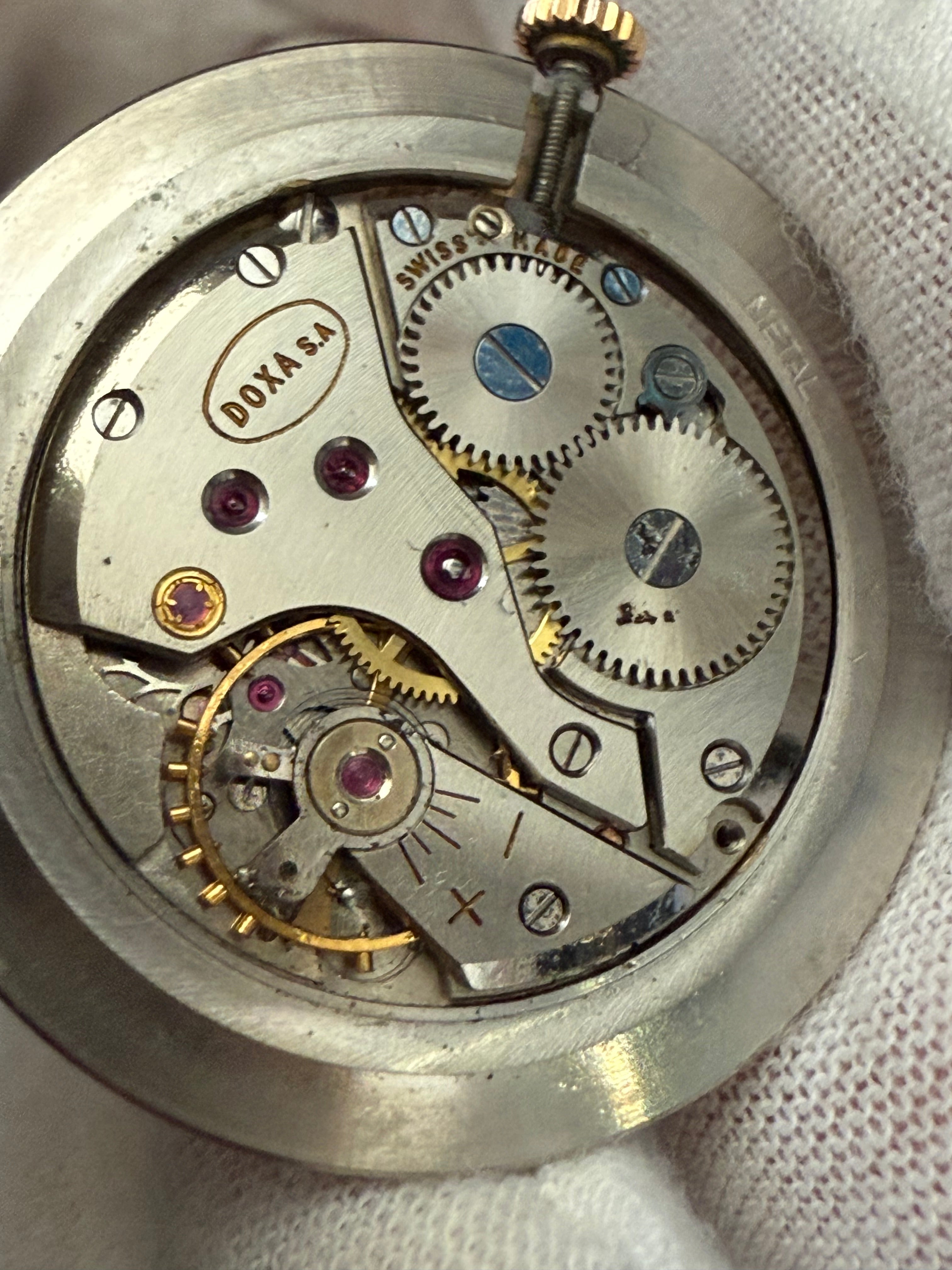 DOXA Swiss Mechanical Movement • Vintage Manual-Wind • Minimalist Silver Dial • Fully Working