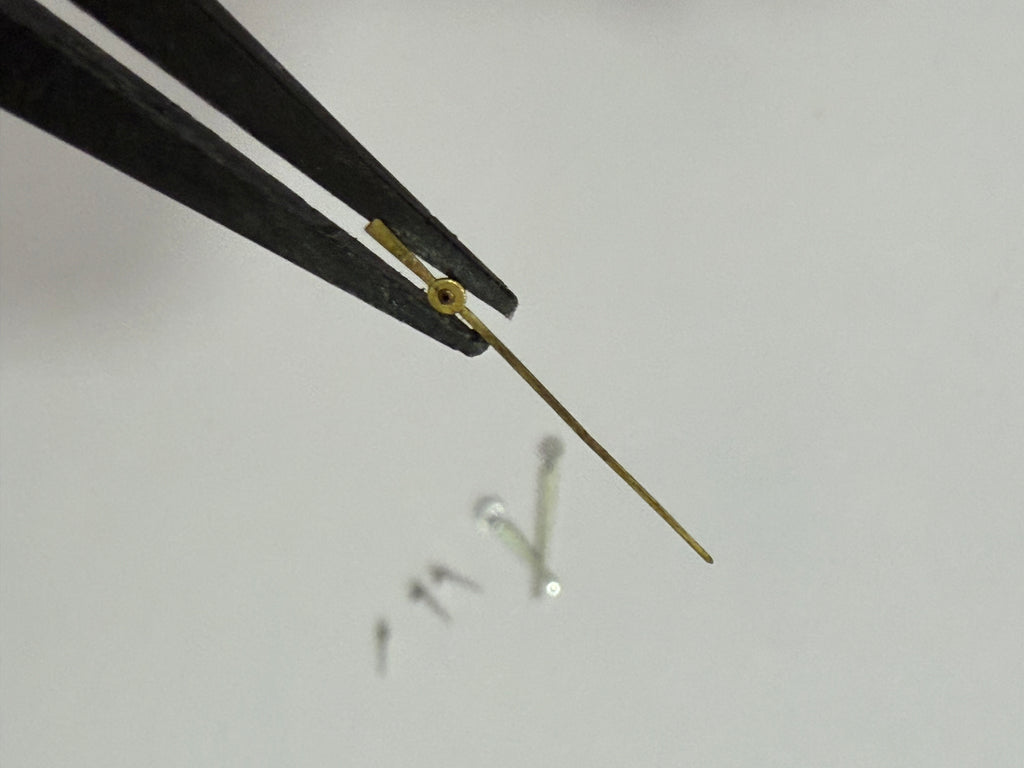 Original Zenith El Primero hands set for Caliber 400. All hands are in very good condition with no damage, except the central chronograph hand which has lost its silver plating. Fully original Zenith parts and a perfect fit for the same El Primero case an