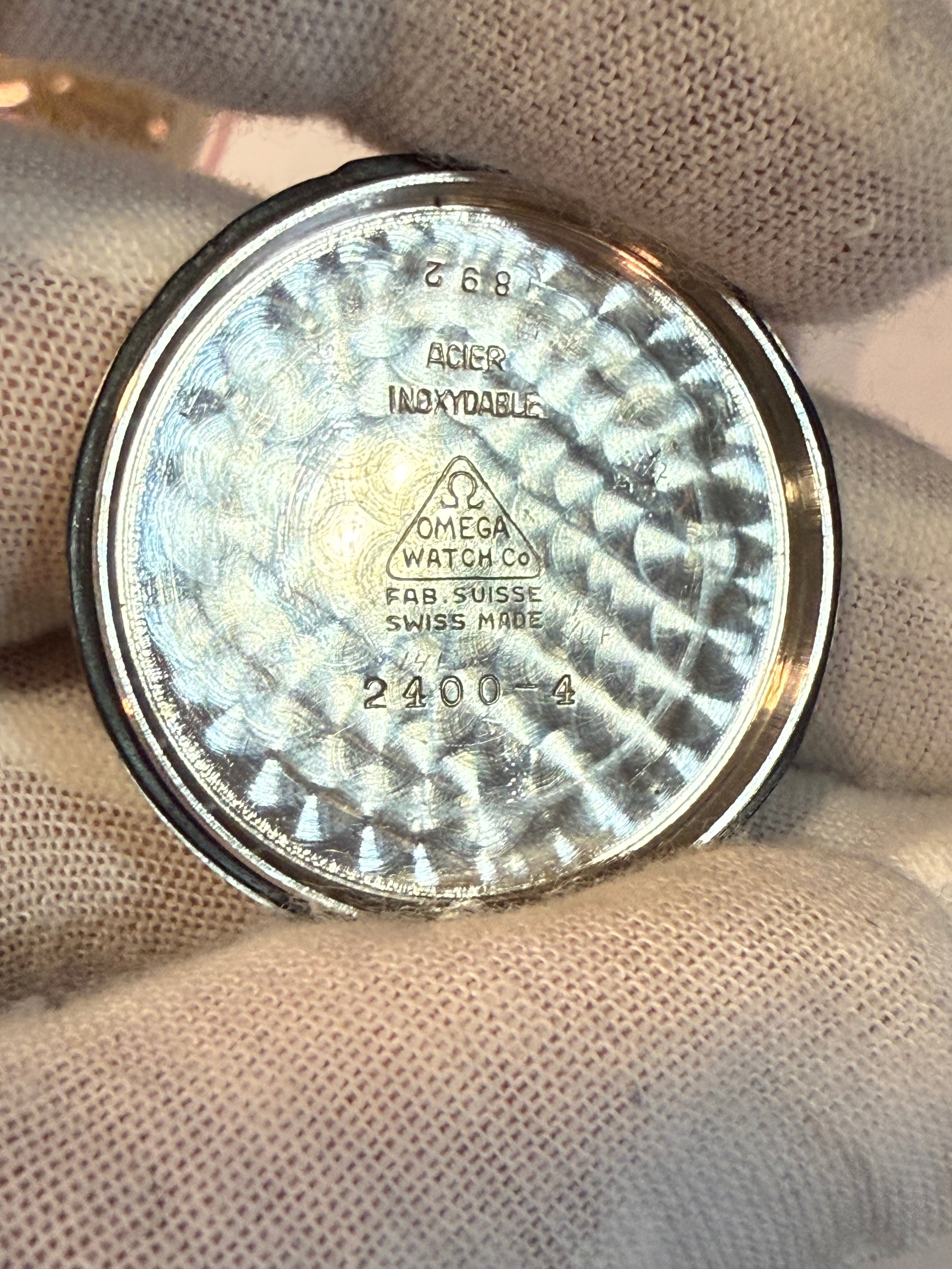 Omega Suverän 2400-4 – 1940s Vintage Swiss Watch, Two-Tone Dial, Cal. 30T2