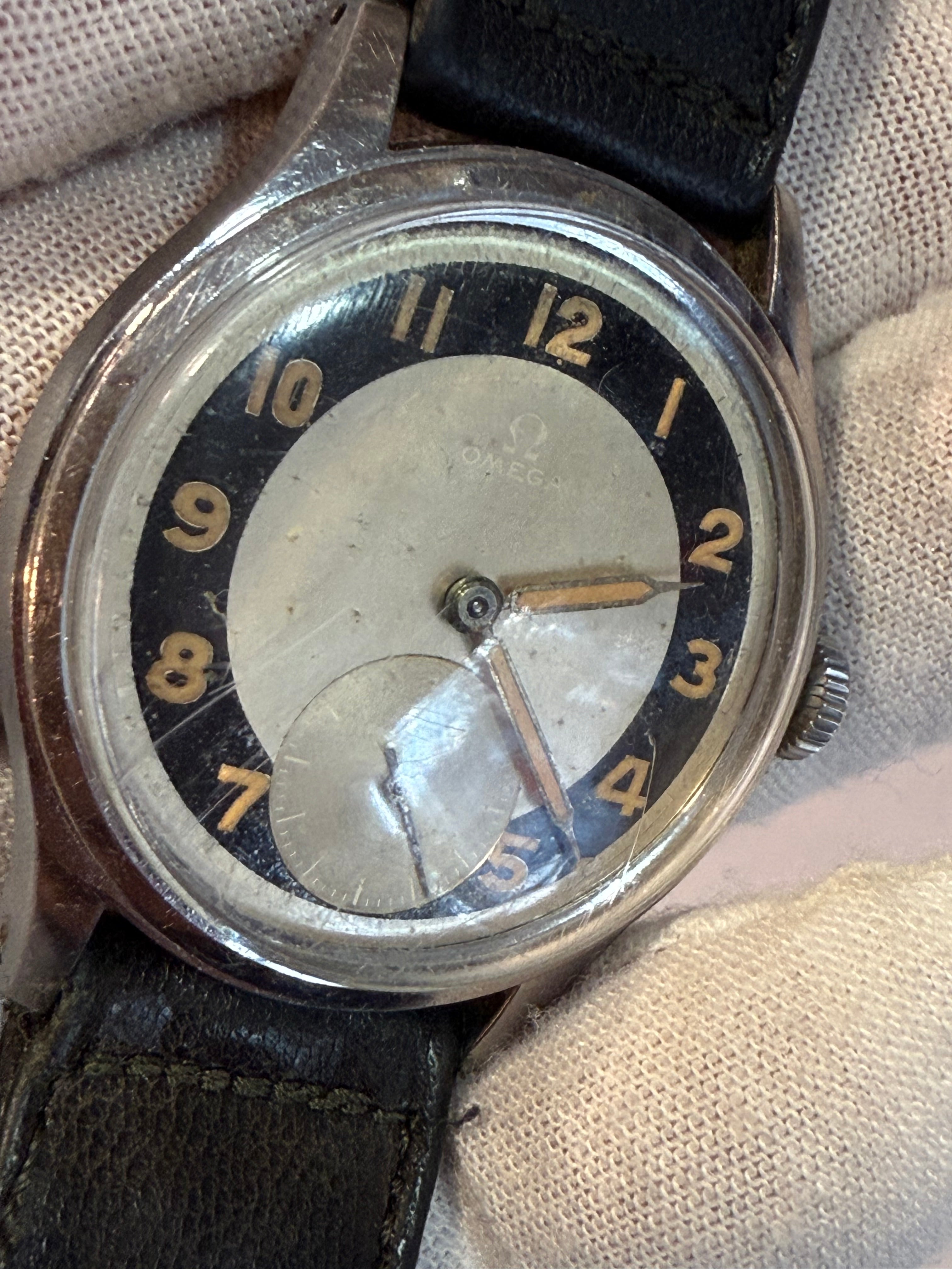 Omega Suverän 2400-4 – 1940s Vintage Swiss Watch, Two-Tone Dial, Cal. 30T2