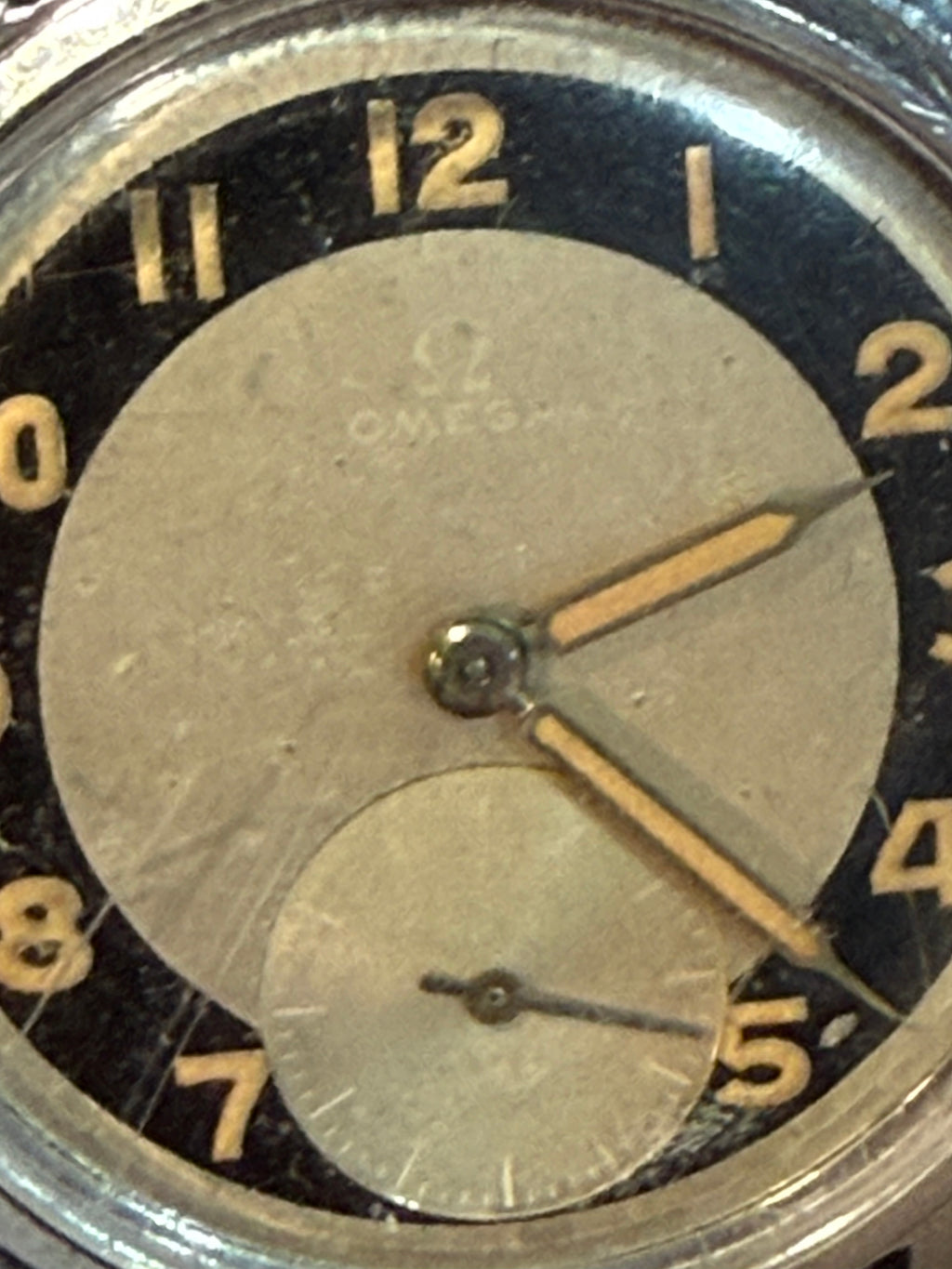 Omega Suverän 2400-4 – 1940s Vintage Swiss Watch, Two-Tone Dial, Cal. 30T2