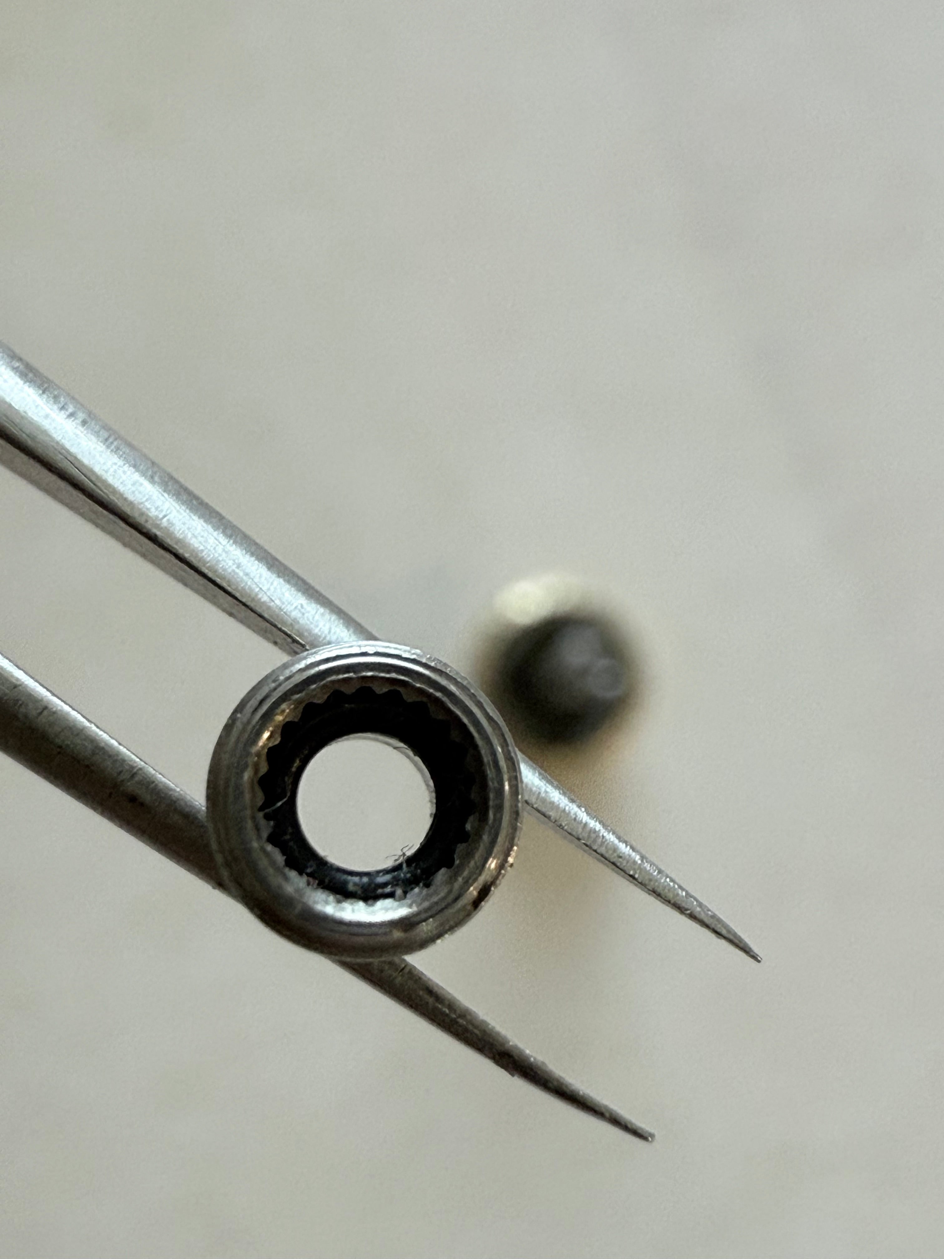 For Part. Rolex Crown for Datejust 16233 (18k Gold)From the photos, this appears to be a Rolex crown for a Datejust ref. 16233 in 18k yellow gold, or a high-quality replacement compatible with that model. Below is a clear breakdown.