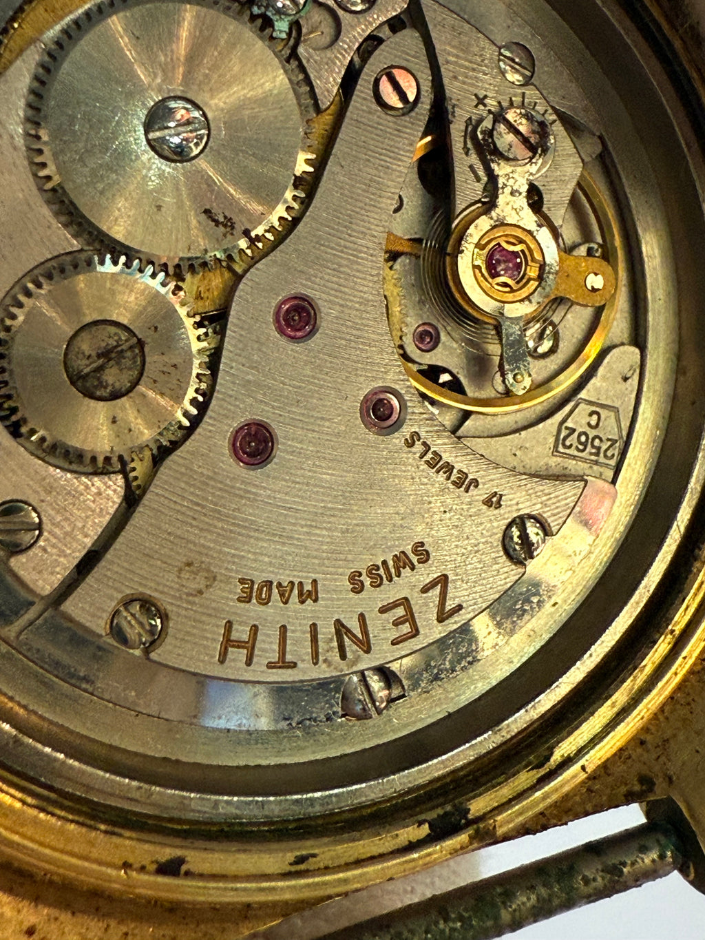 ZENITH 28800. Cal. 2562 Case 37mm. Manual with date. Work codition
