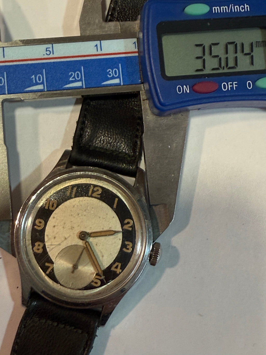 Omega Suverän 2400-4 – 1940s Vintage Swiss Watch, Two-Tone Dial, Cal. 30T2