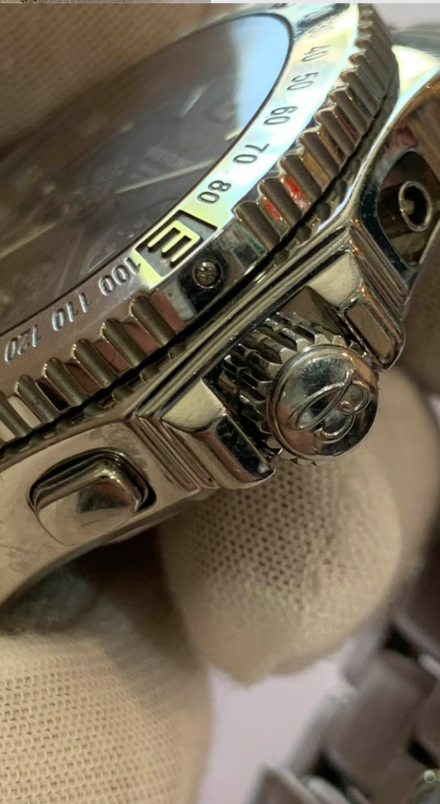 Breitling Hercules – Reference A39362 (Approx. 1992) Note: One chronograph pusher button is missing, but the chronograph mechanism itself works flawlessly.