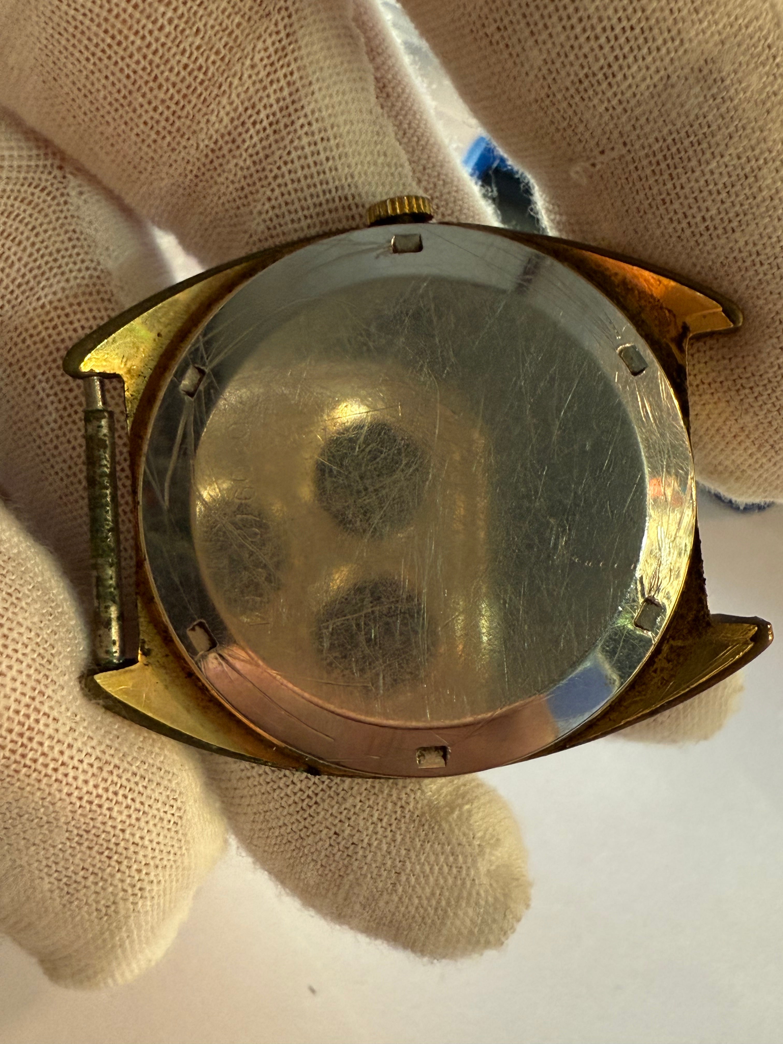 ZENITH 28800. Cal. 2562 Case 37mm. Manual with date. Work codition