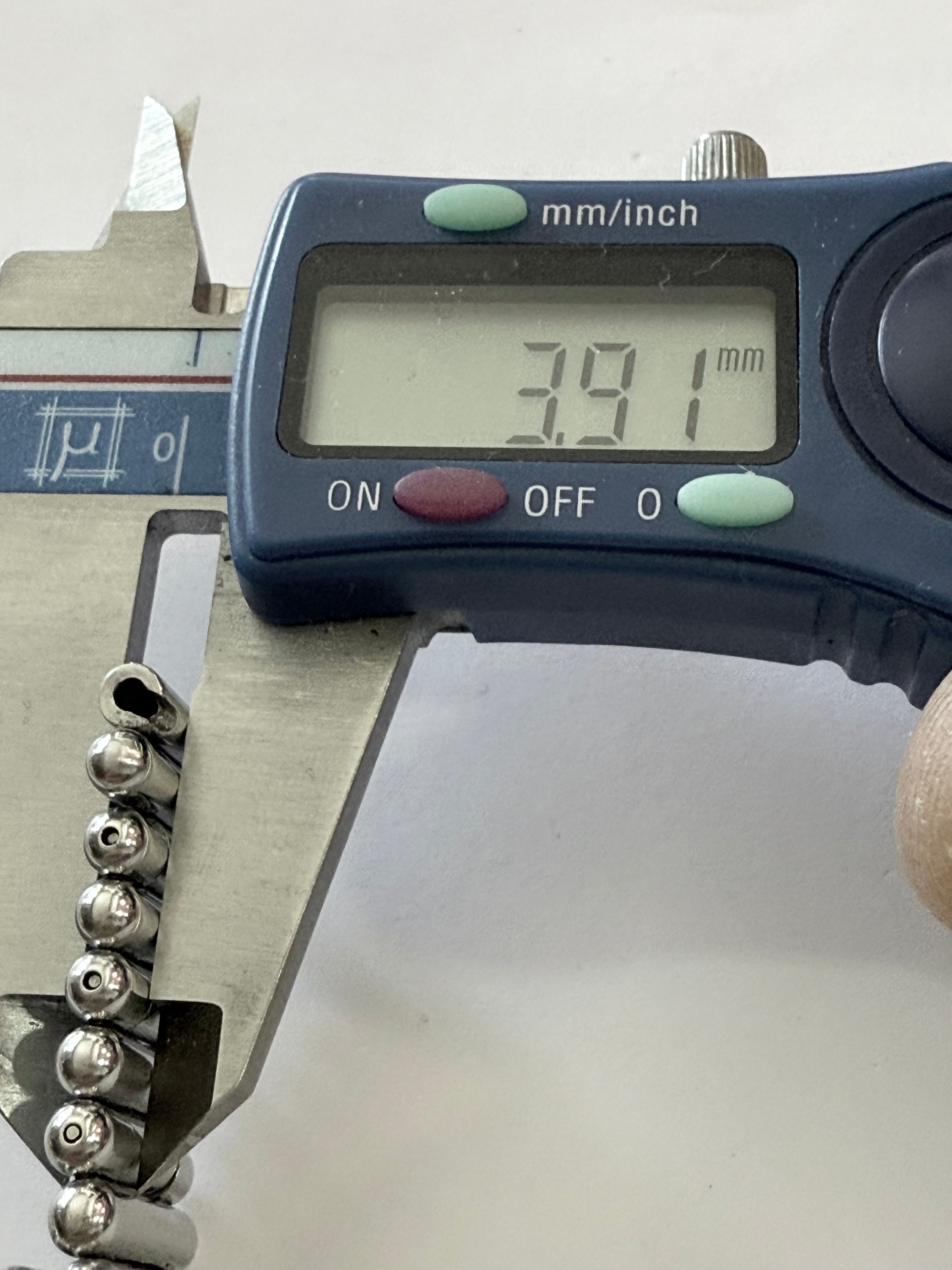 Breitling Rouleaux Bracelet 20mm Breitling Rouleaux (Bullet-Style) width, with authentic Breitling logo visible under magnification. Excellent condition and fully genuine.