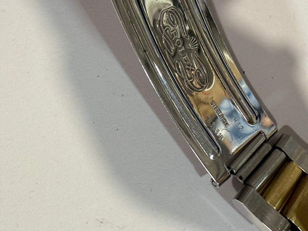 Rolex Datejust Ref. 16233 – Gold/Stainless Steel (1992) Case serial X
Excellent condition, fully functional and recently serviced.