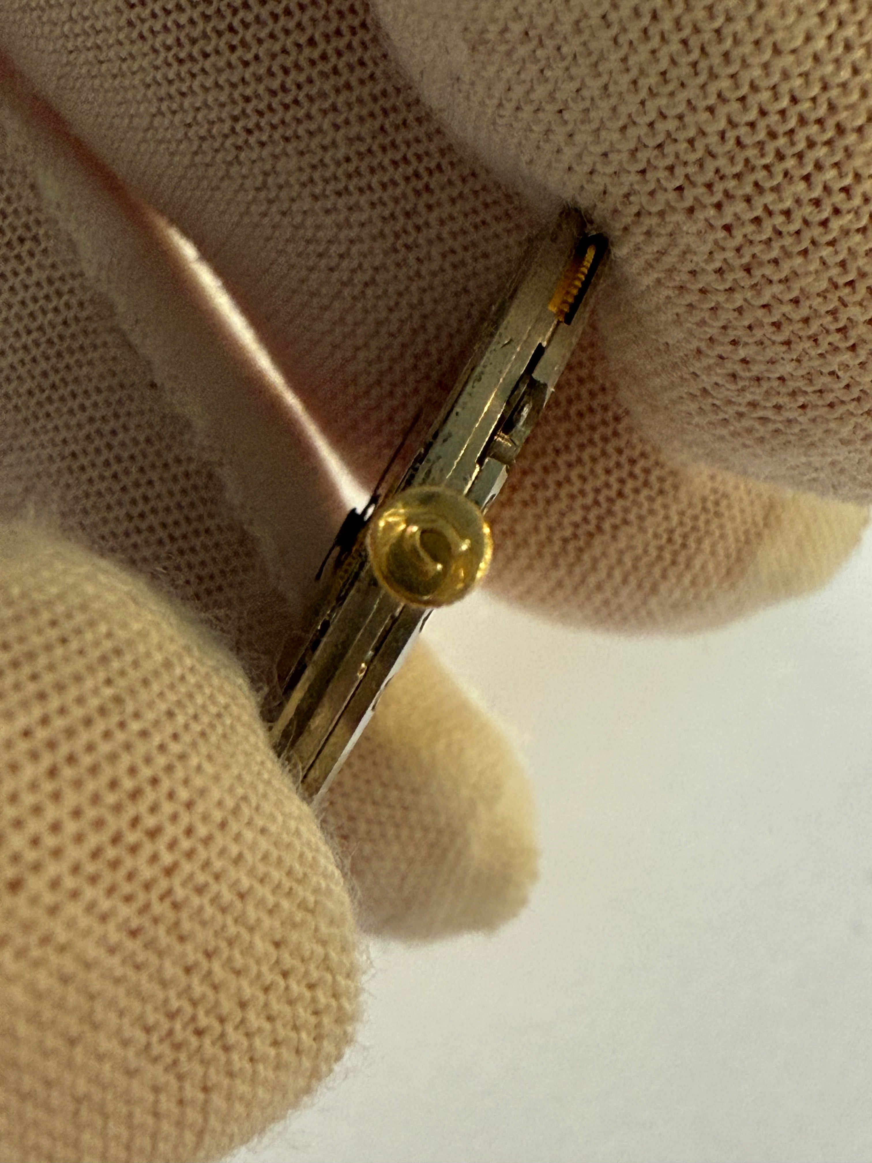 Universal Genève Microtor – Cal. 66.Runs perfect • Fully serviced • 25 jewels • Swiss Made Original 18k UG crown • Original hands • Micro-rotor automaticAll parts authentic • Excellent condition