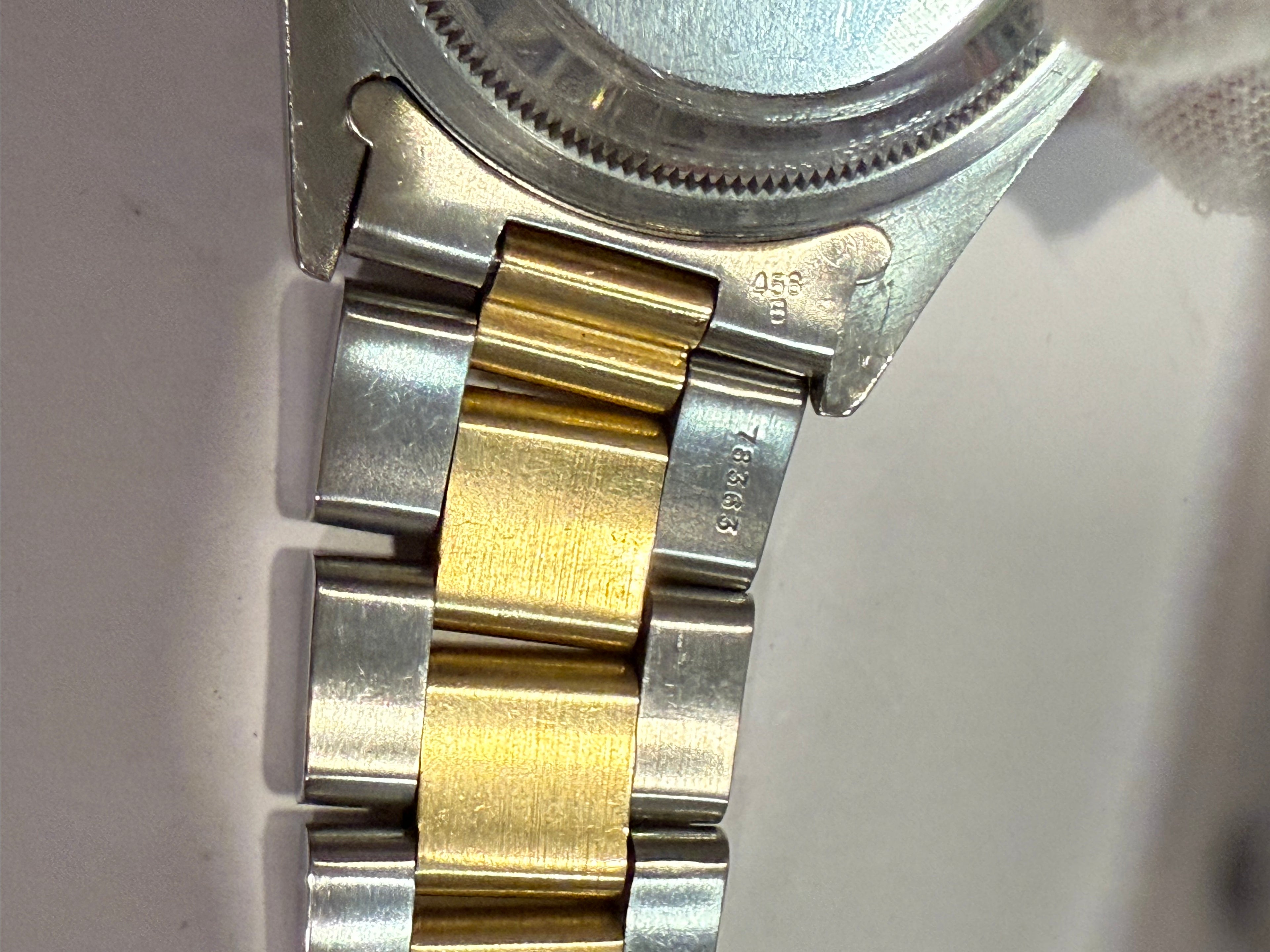 Rolex Datejust Ref. 16233 – Gold/Stainless Steel (1992) Case serial X
Excellent condition, fully functional and recently serviced.