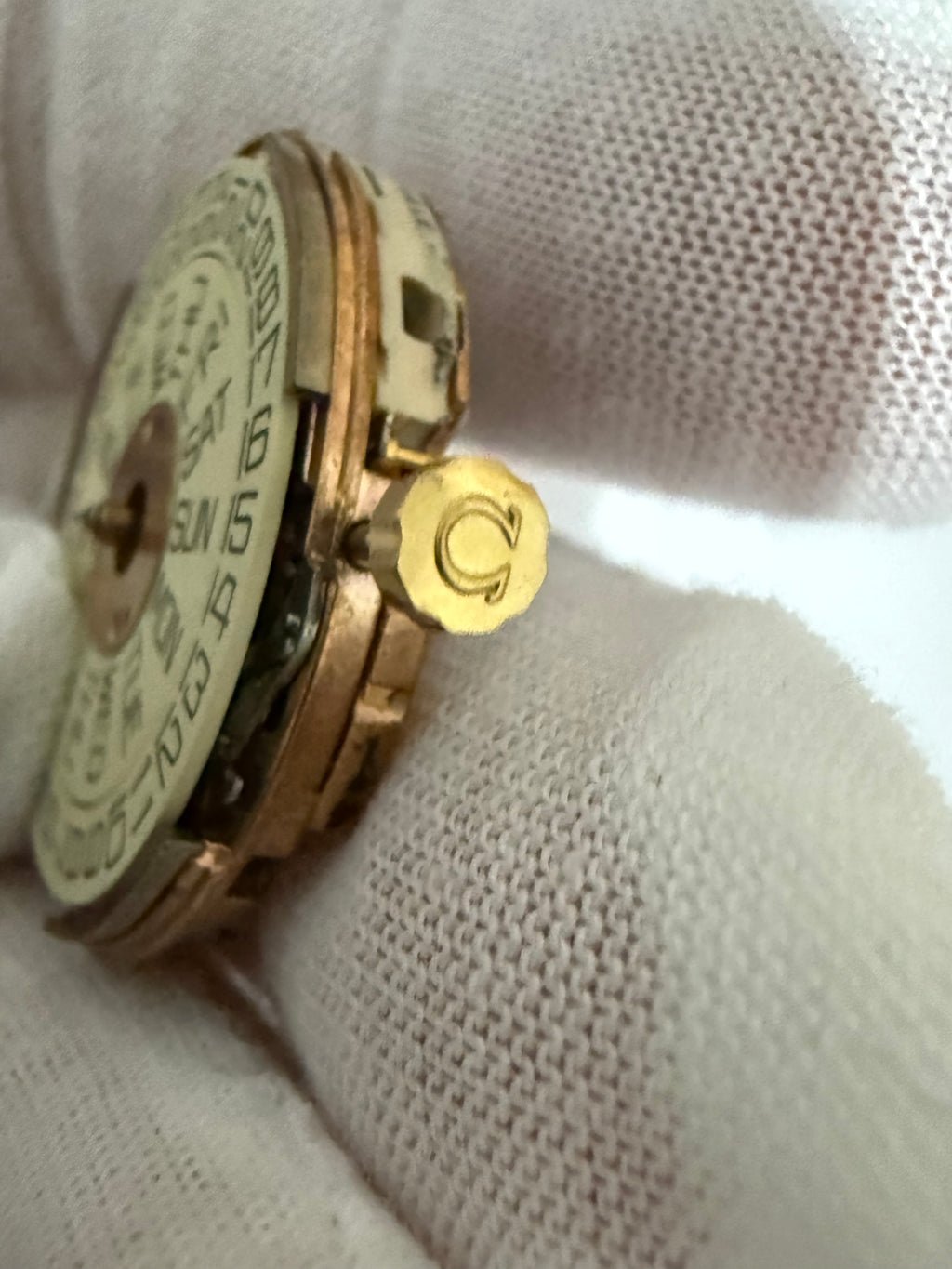 Omega Cal. 1260 Quartz Day-Date Movement – Original Crown – 18K Gold – Fully Working