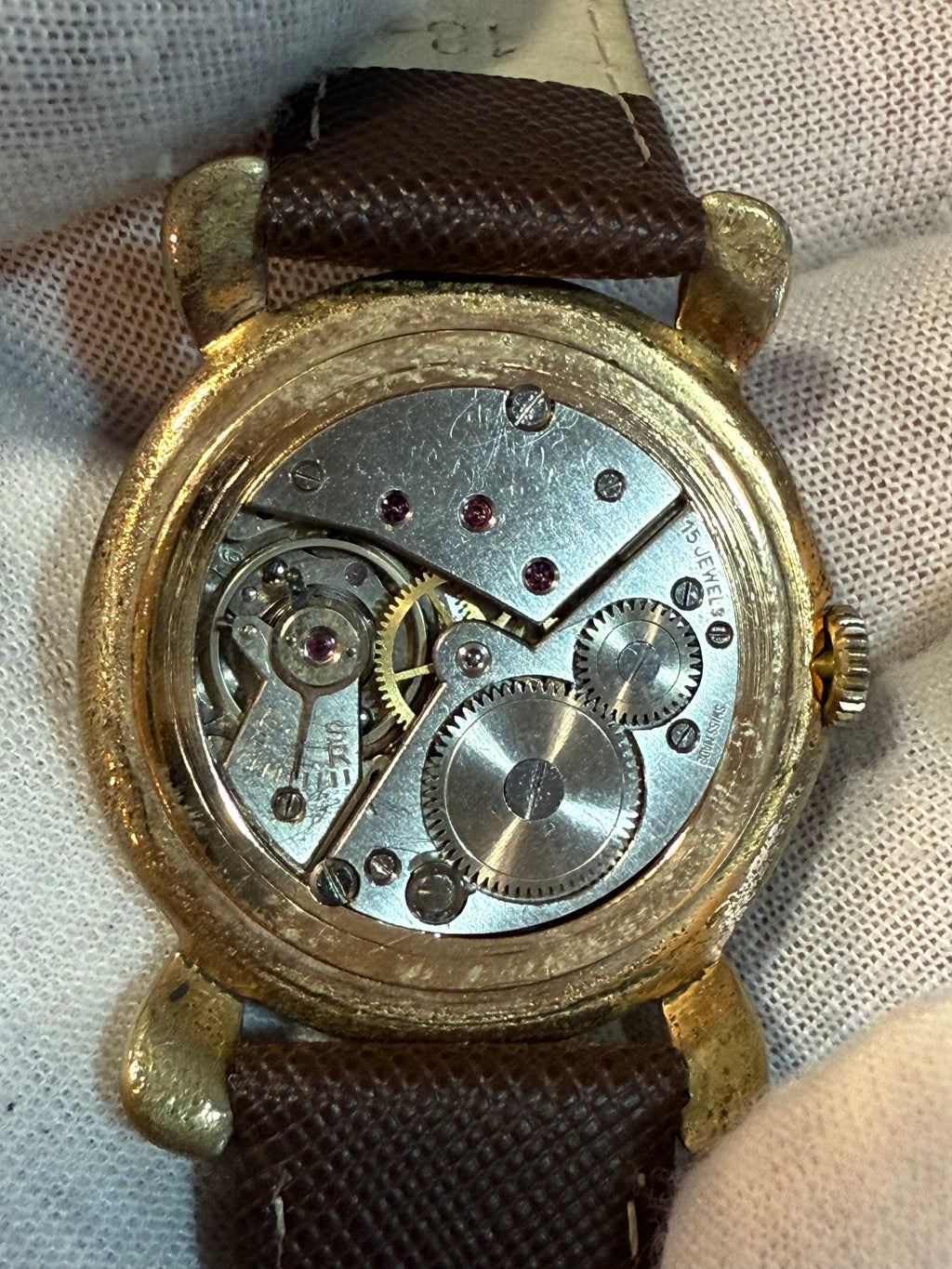 Victor Vintage Swiss Watch – 15 Rubis, Mechanical Hand-Wound, 33mm