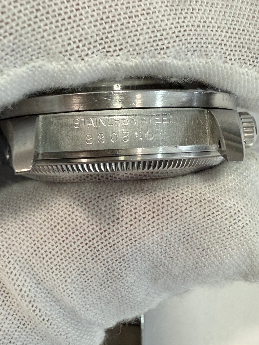 Rolex Datejust Ref. 16233 – Gold/Stainless Steel (1992) Case serial X
Excellent condition, fully functional and recently serviced.